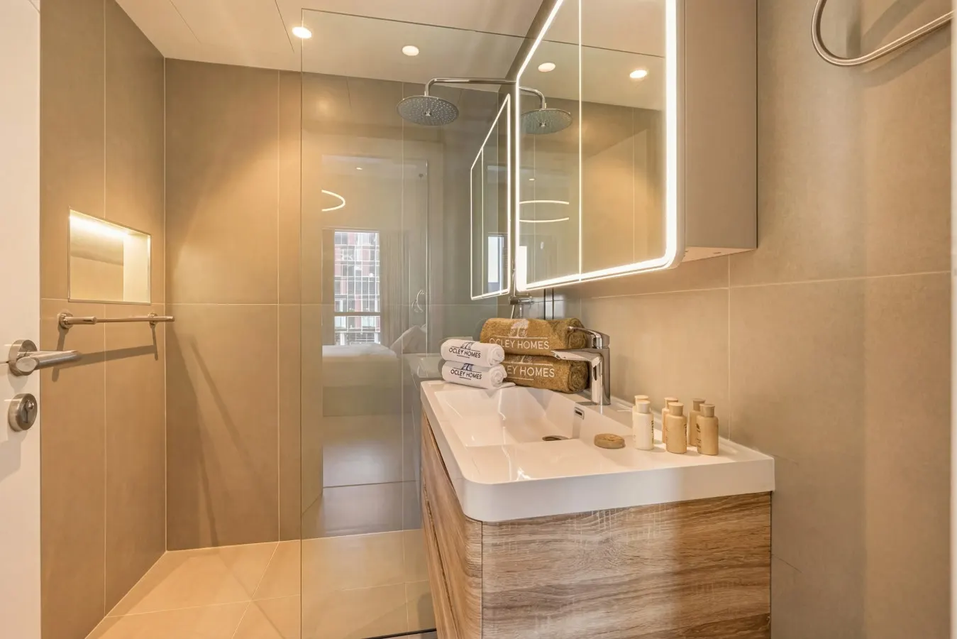 Spacious Central Marina Home 13