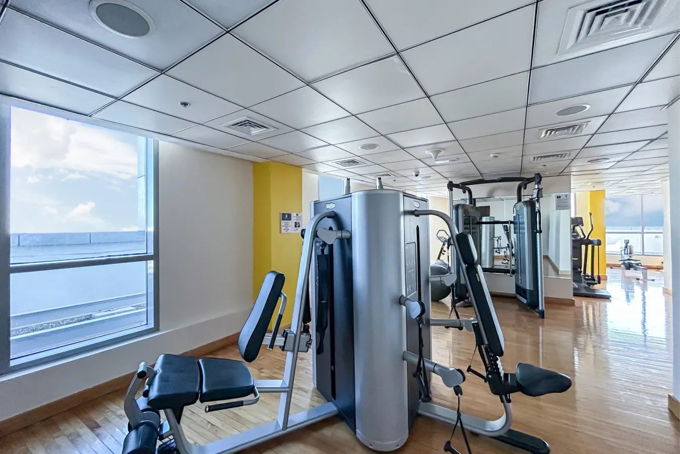 Spacious Central Marina Home 20