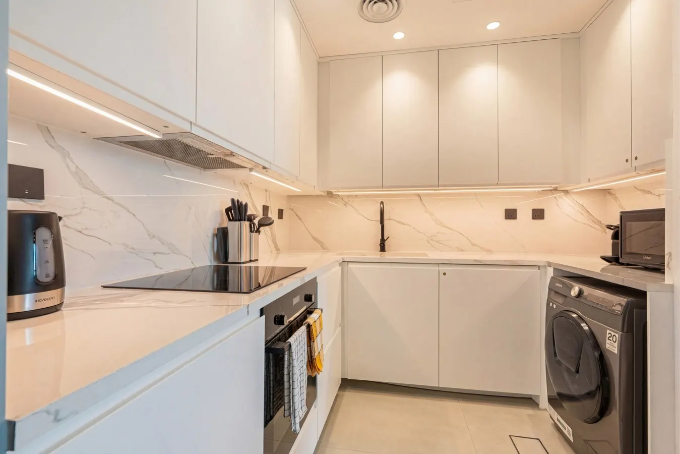 Spacious Central Marina Home — photo 4