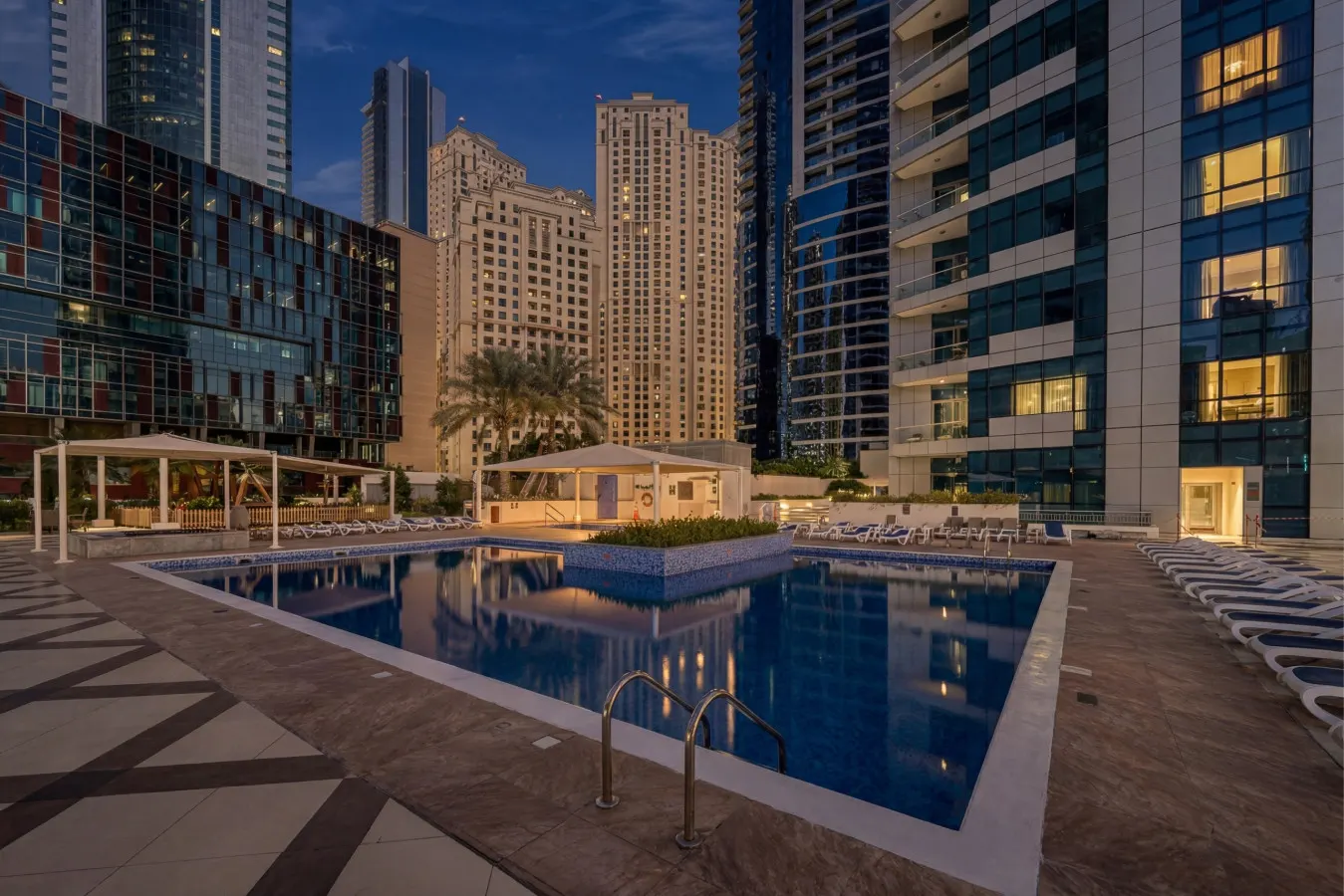 Spacious Central Marina Home 6