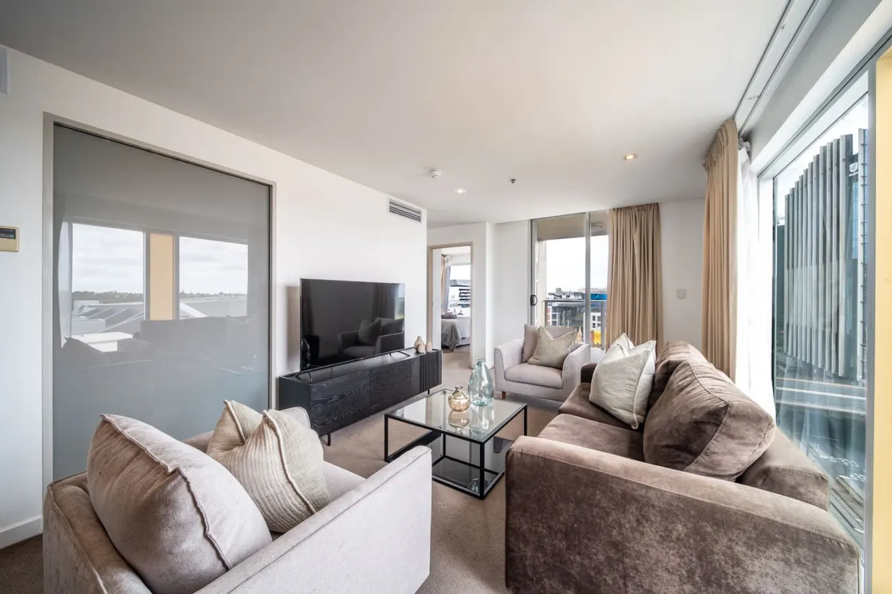 The North Star—Modern CBD Escape with Pool & Sauna