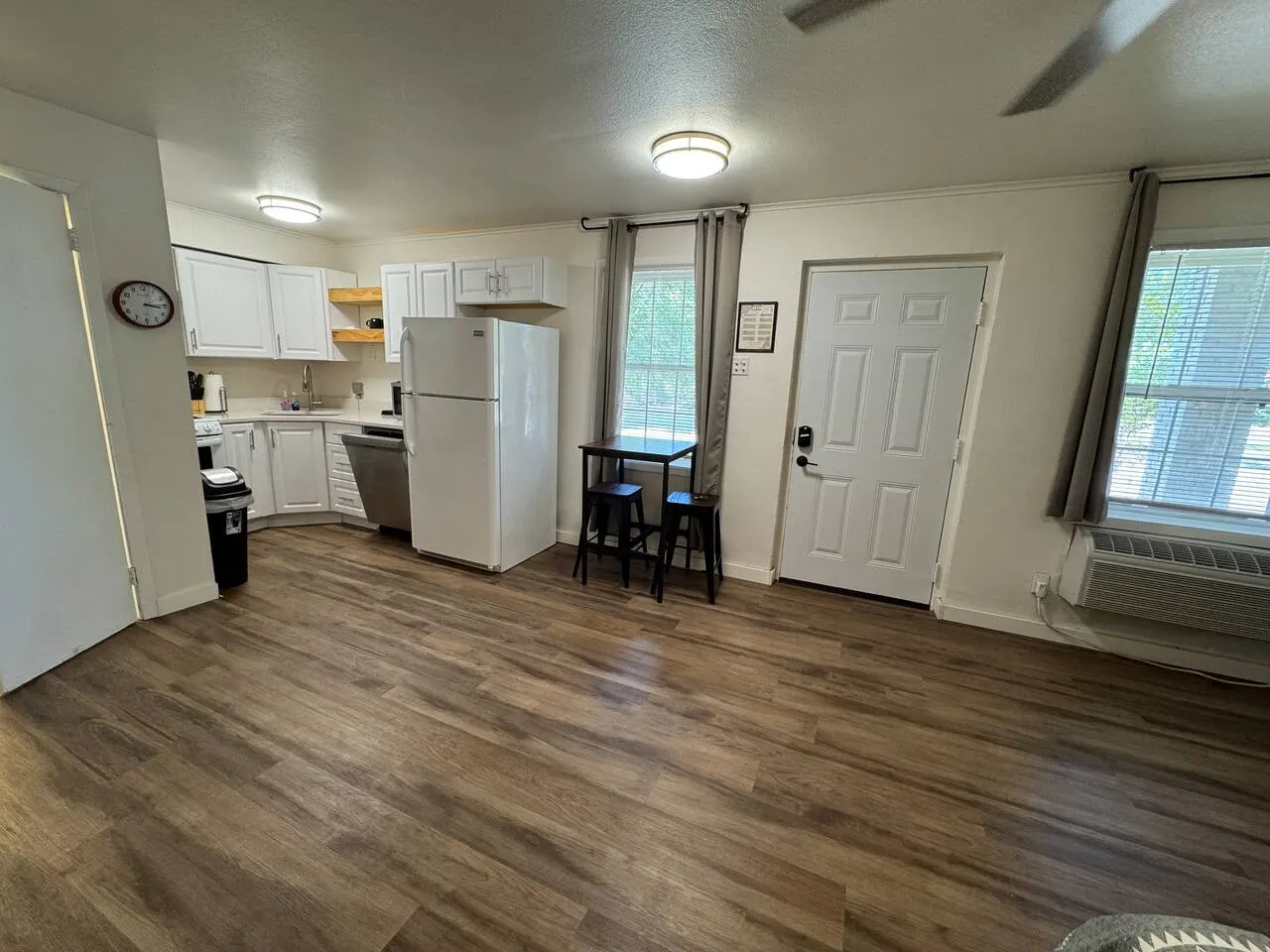 5-Min to UAMS | Studio Apt Ideal Extended Stay — photo 2