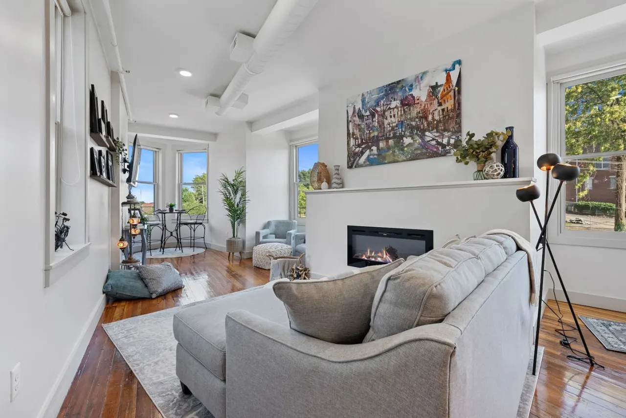 Lux 1BR Views & Design Located near ALL 10