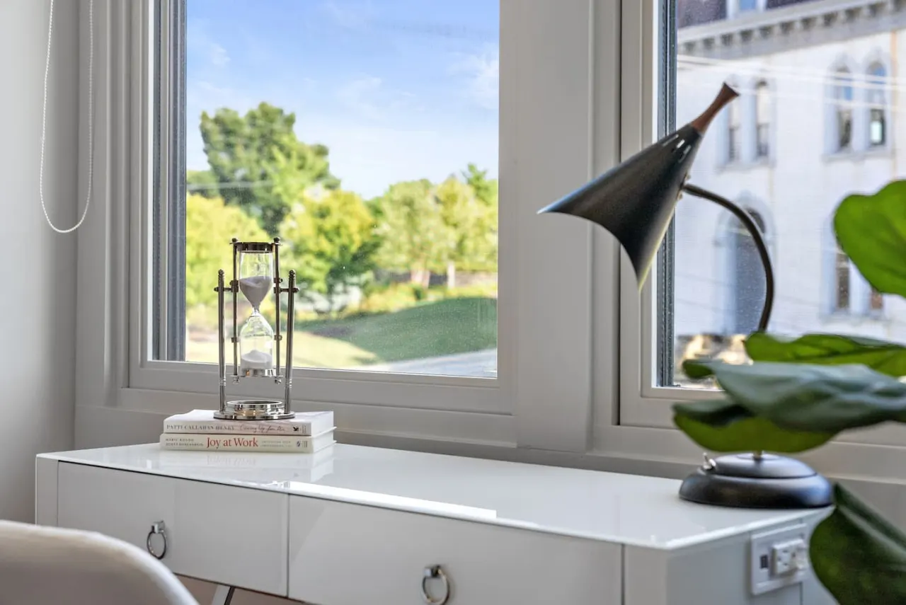 Lux 1BR Views & Design Located near ALL 12