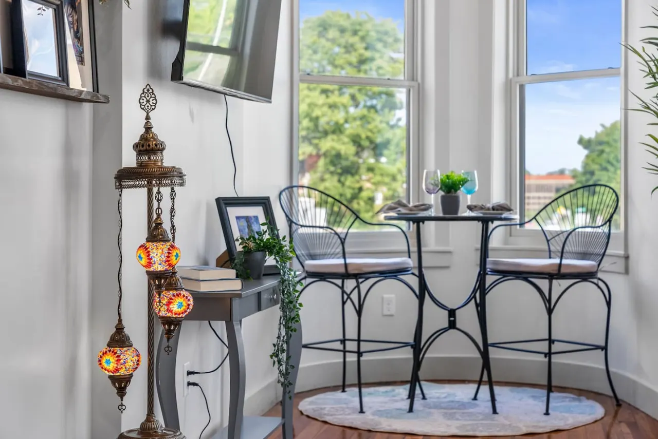 Lux 1BR Views & Design Located near ALL 13