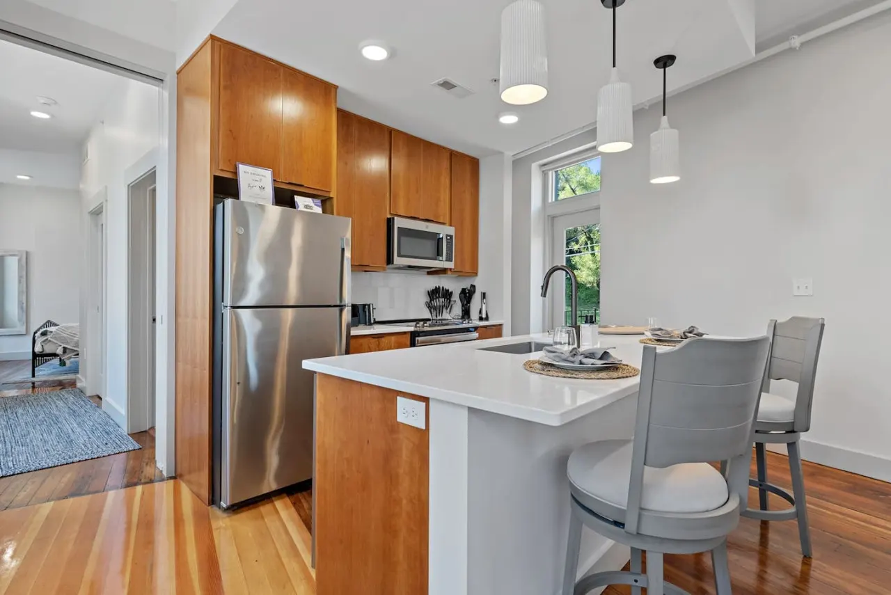 Lux 1BR Views & Design Located near ALL 18