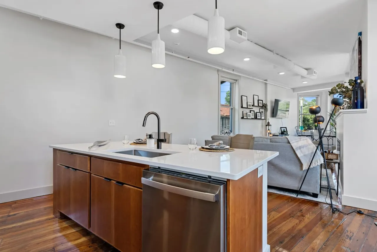 Lux 1BR Views & Design Located near ALL 19