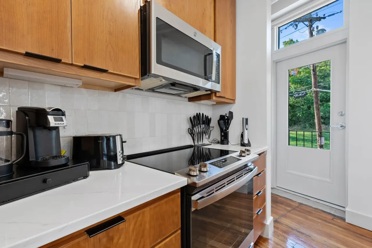 Lux 1BR Views & Design Located near ALL 20