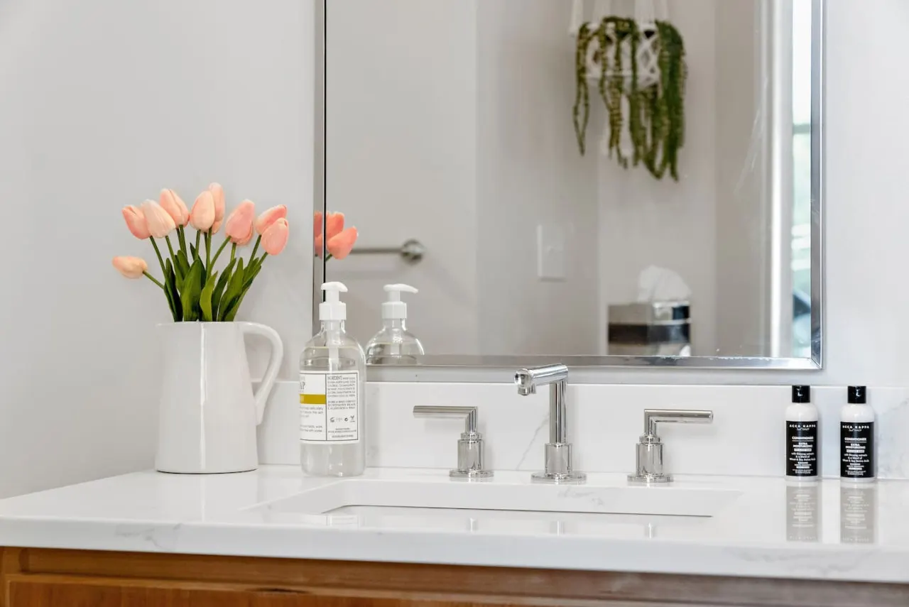 Lux 1BR Views & Design Located near ALL 8