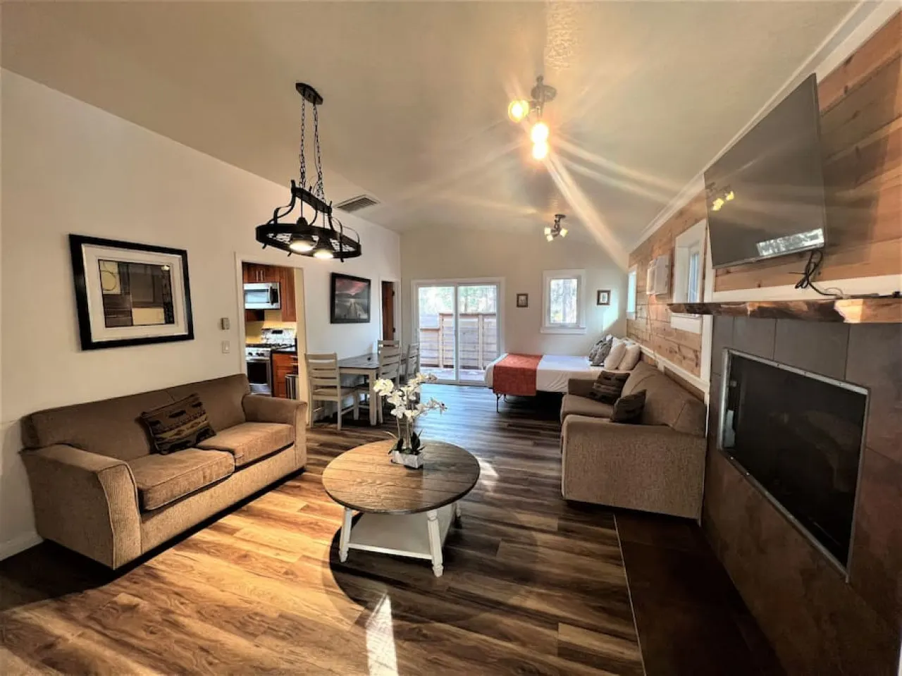 Charming Timber Haven Lodge (8 guest) Cabin #9