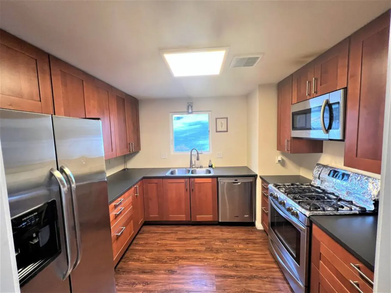 Charming Timber Haven Lodge (8 guest) Cabin #9 — photo 2