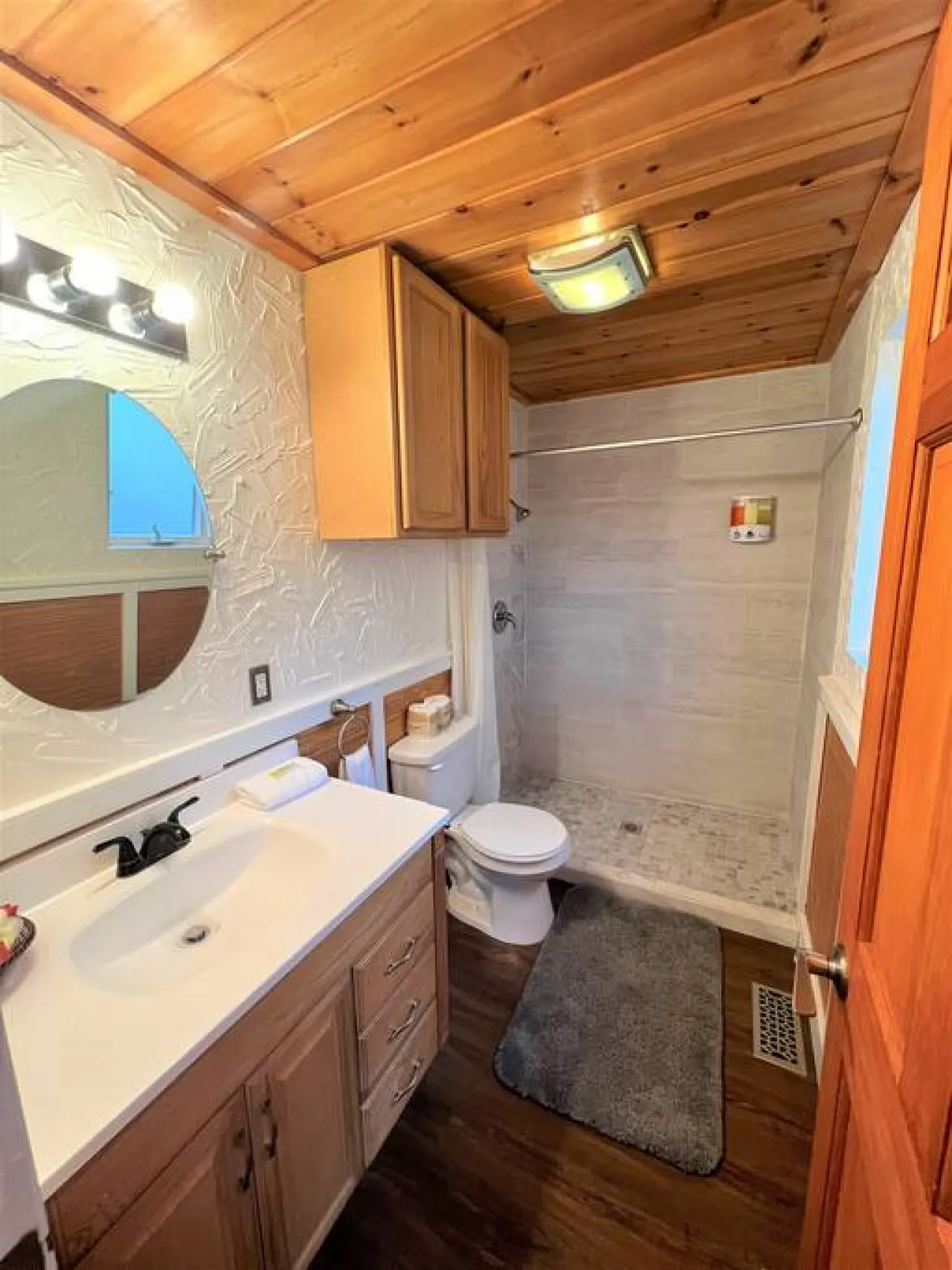 Charming Timber Haven Lodge (8 guest) Cabin #9 10