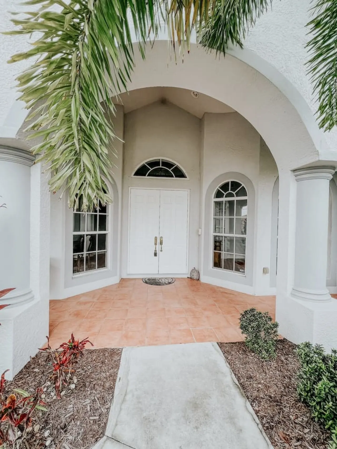 Grand Retreat near Englewood Beach 8