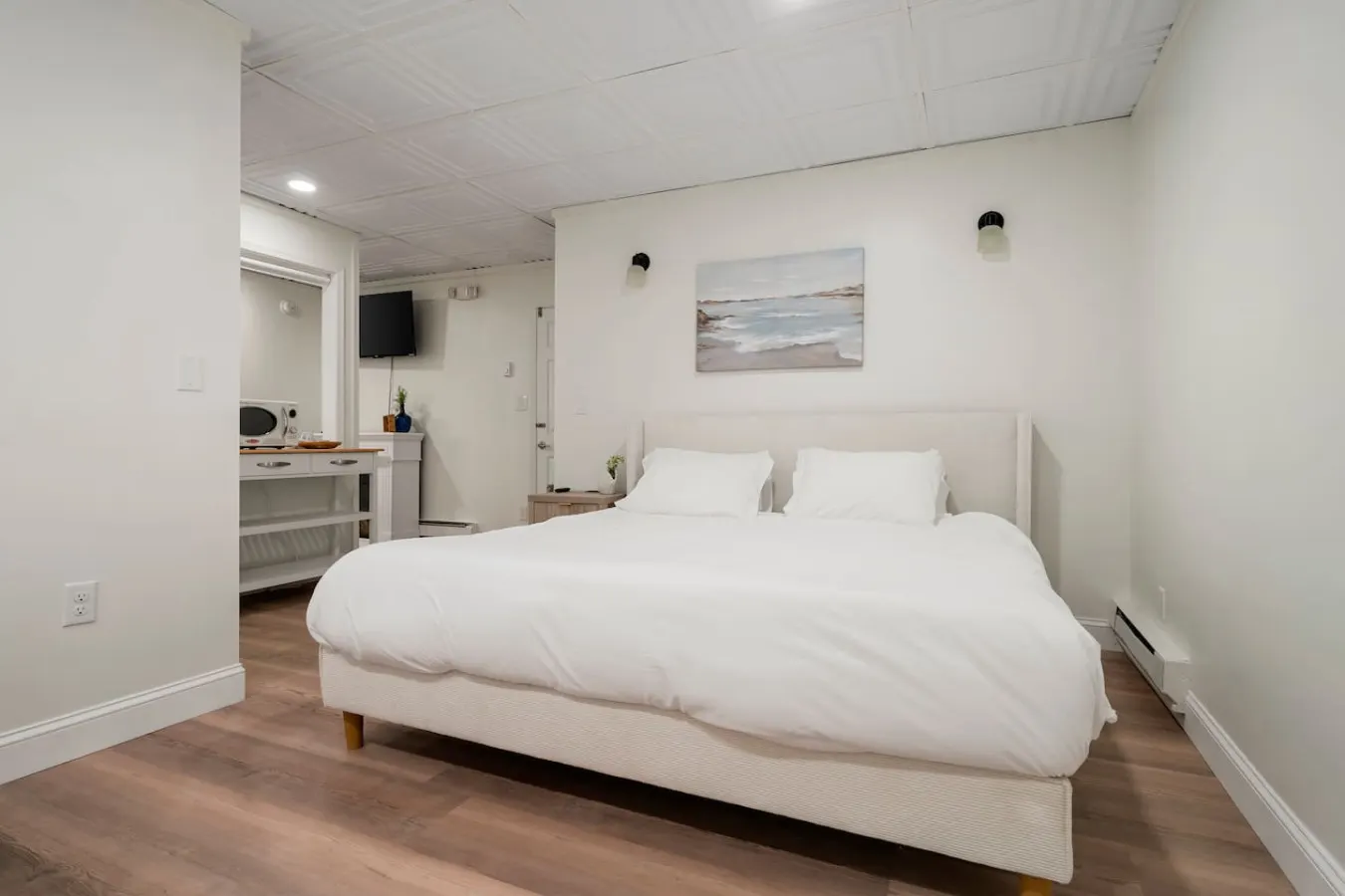 Romantic Jacuzzi Suite | The Beachside Co. #8 — photo 5