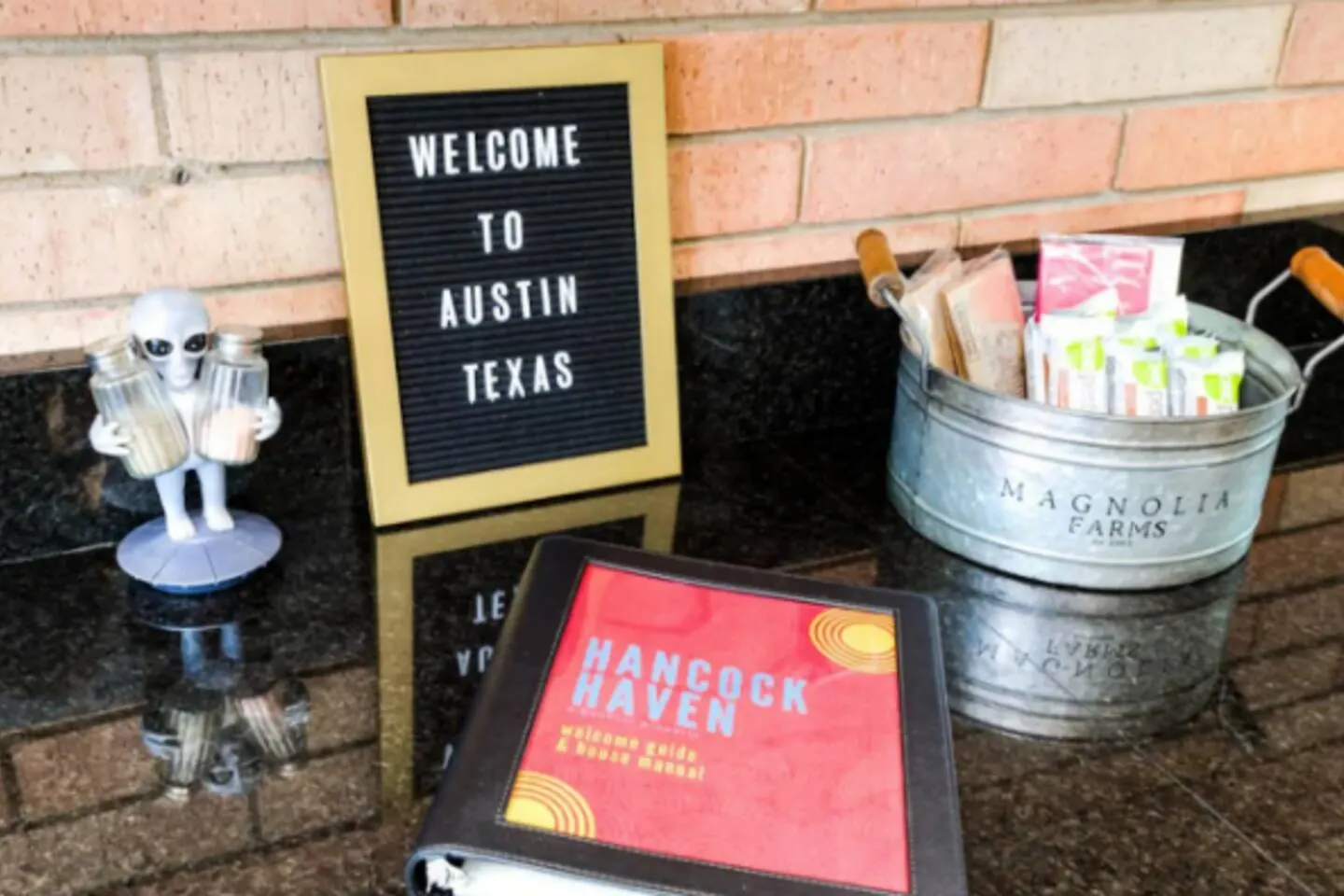5 bdrms, 10 Mins Downtown, Next to UT,Free parking 11