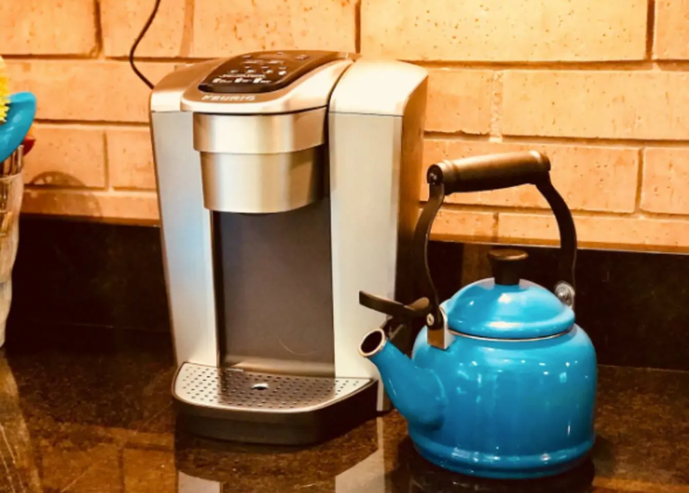 5 bdrms, 10 Mins Downtown, Next to UT,Free parking 12