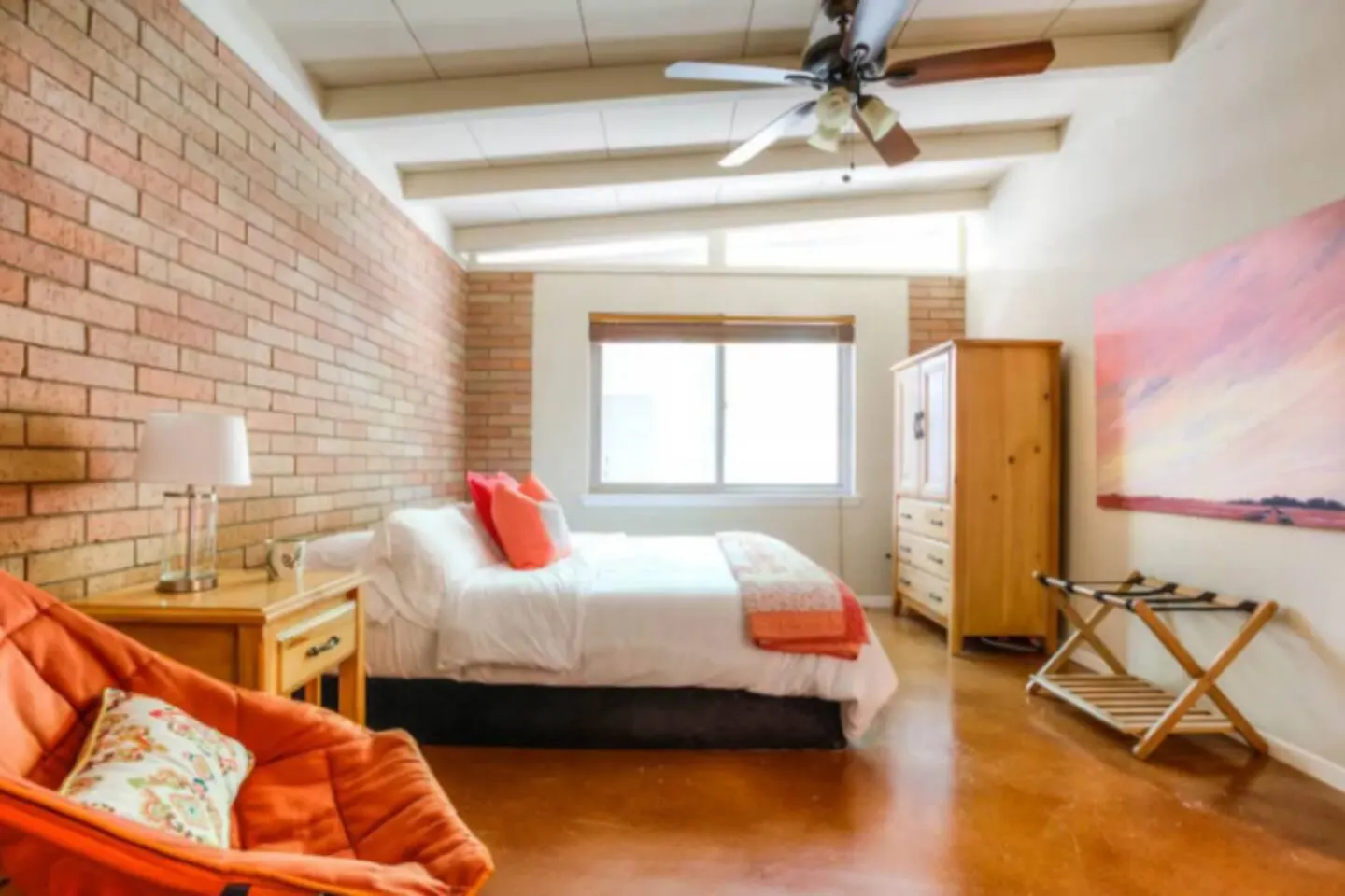 5 bdrms, 10 Mins Downtown, Next to UT,Free parking 18