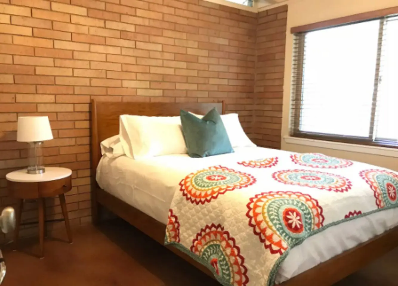 5 bdrms, 10 Mins Downtown, Next to UT,Free parking 19