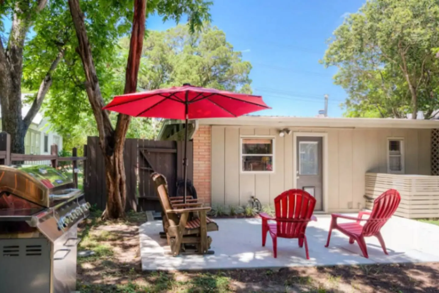 5 bdrms, 10 Mins Downtown, Next to UT,Free parking 4