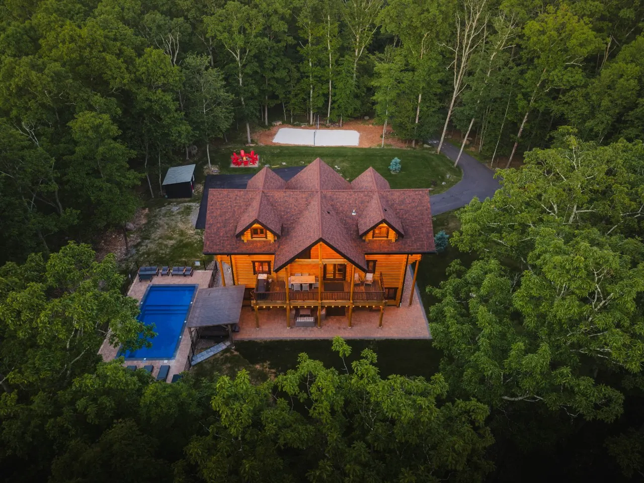 LOG HOUSE CHALET, VOLLEYBALL FIELD, SAUNA, HOT TUB