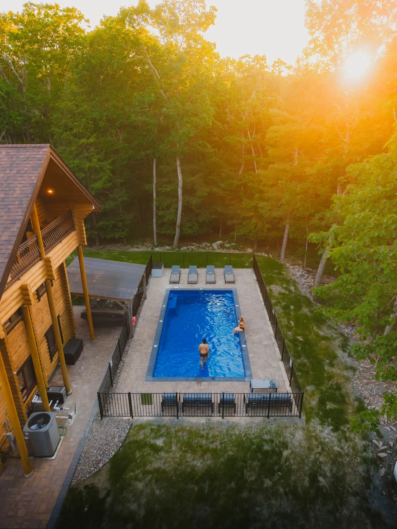 LOG HOUSE CHALET, VOLLEYBALL FIELD, SAUNA, HOT TUB 9