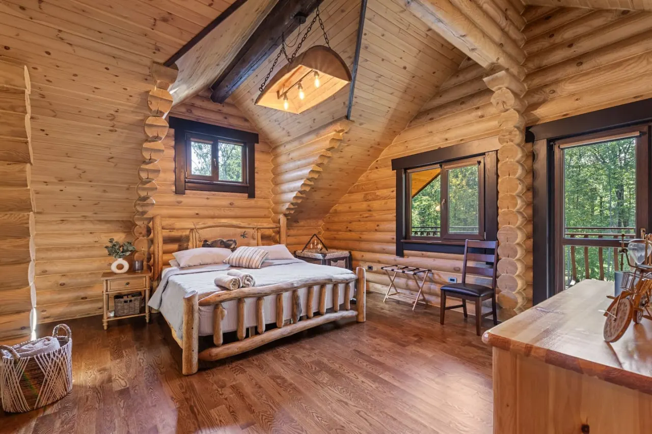 LOG HOUSE CHALET, VOLLEYBALL FIELD, SAUNA, HOT TUB 14