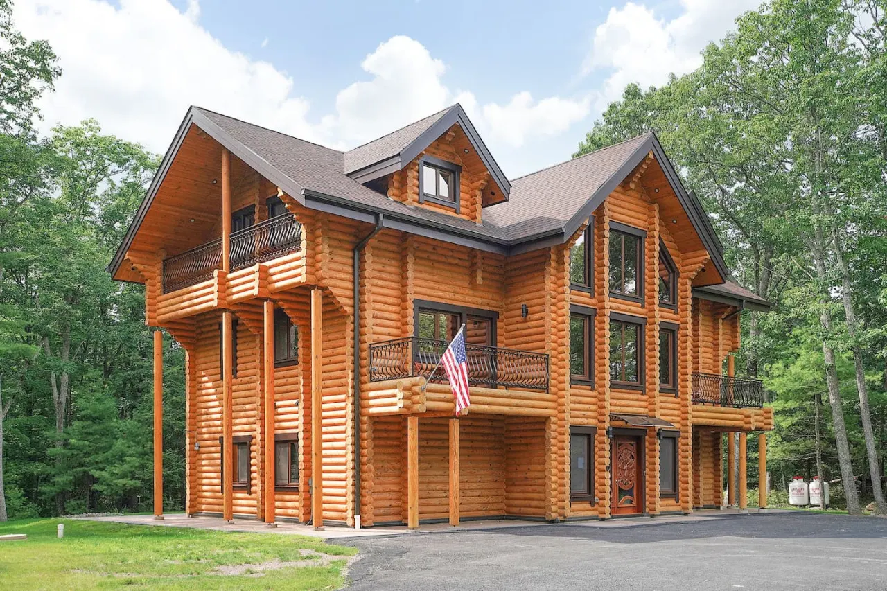 LOG HOUSE CHALET, VOLLEYBALL FIELD, SAUNA, HOT TUB 15