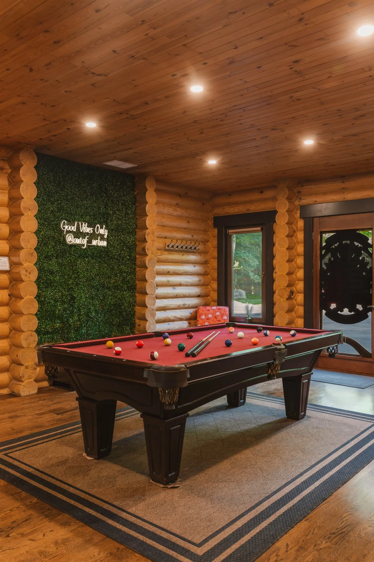 LOG HOUSE CHALET, VOLLEYBALL FIELD, SAUNA, HOT TUB — photo 4