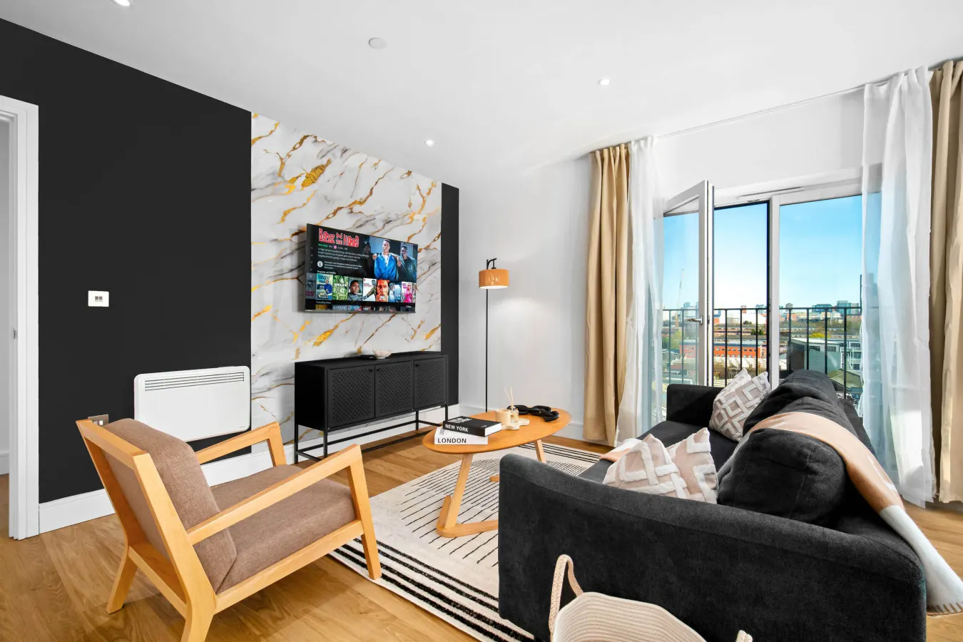 Luxury 2 Bedroom Apartment - Juliet Balcony 13