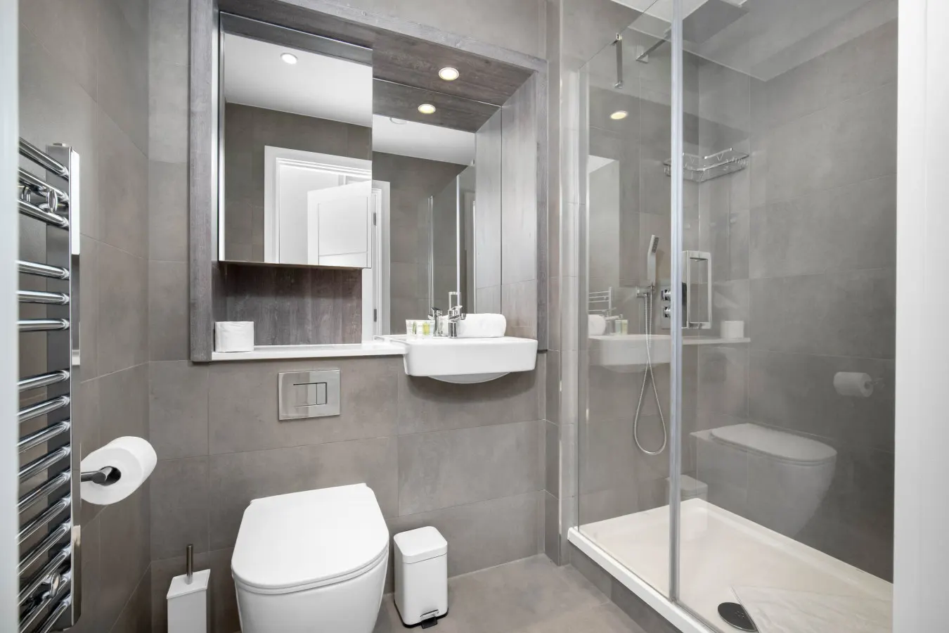 Luxury 2 Bedroom Apartment - Juliet Balcony 14