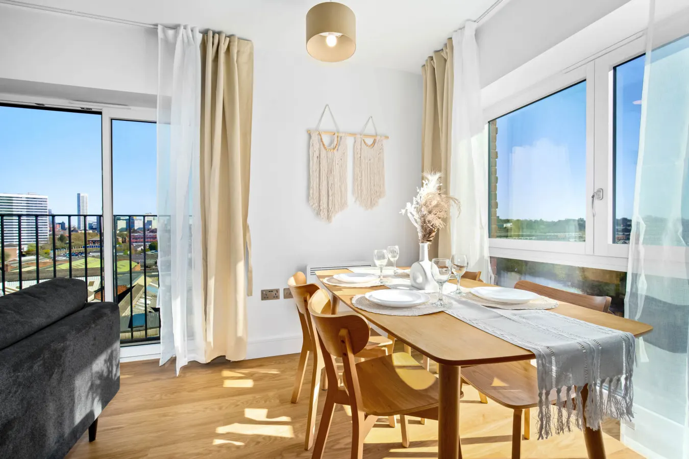 Luxury 2 Bedroom Apartment - Juliet Balcony 8