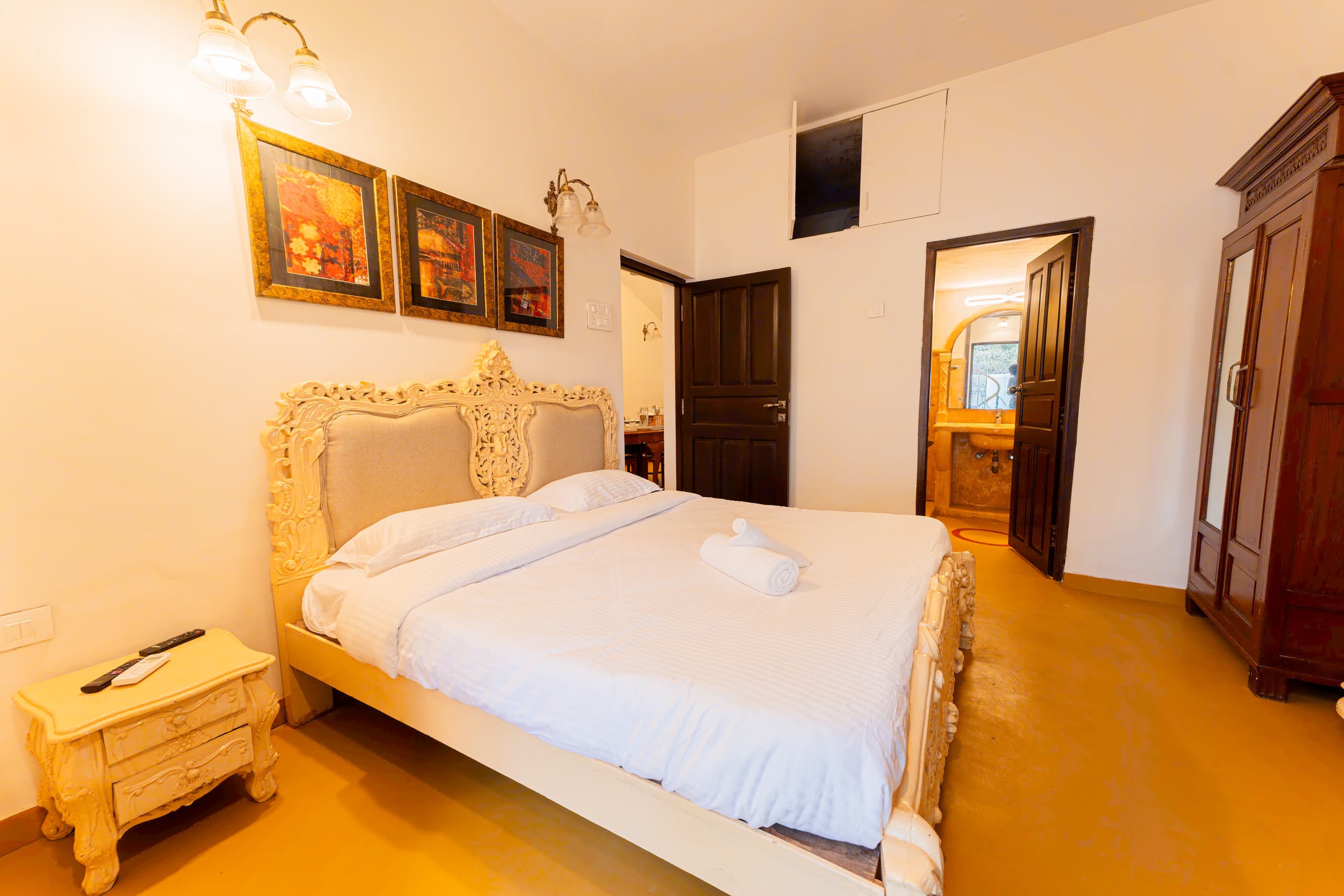 CasaCandolim|4BHK|POOL|B’Fast|Cook|BeachRoad 17
