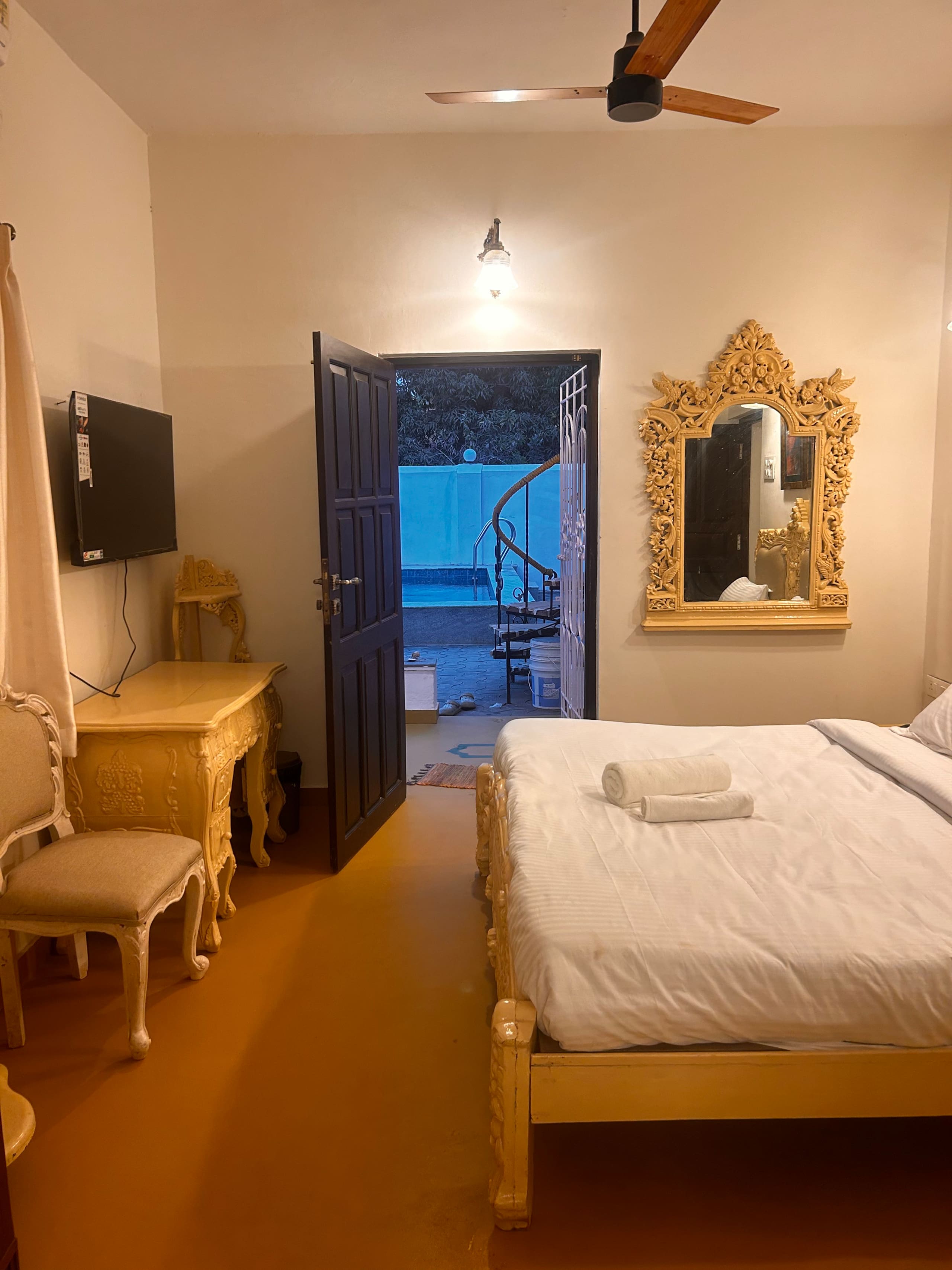 CasaCandolim|4BHK|POOL|B’Fast|Cook|BeachRoad 26
