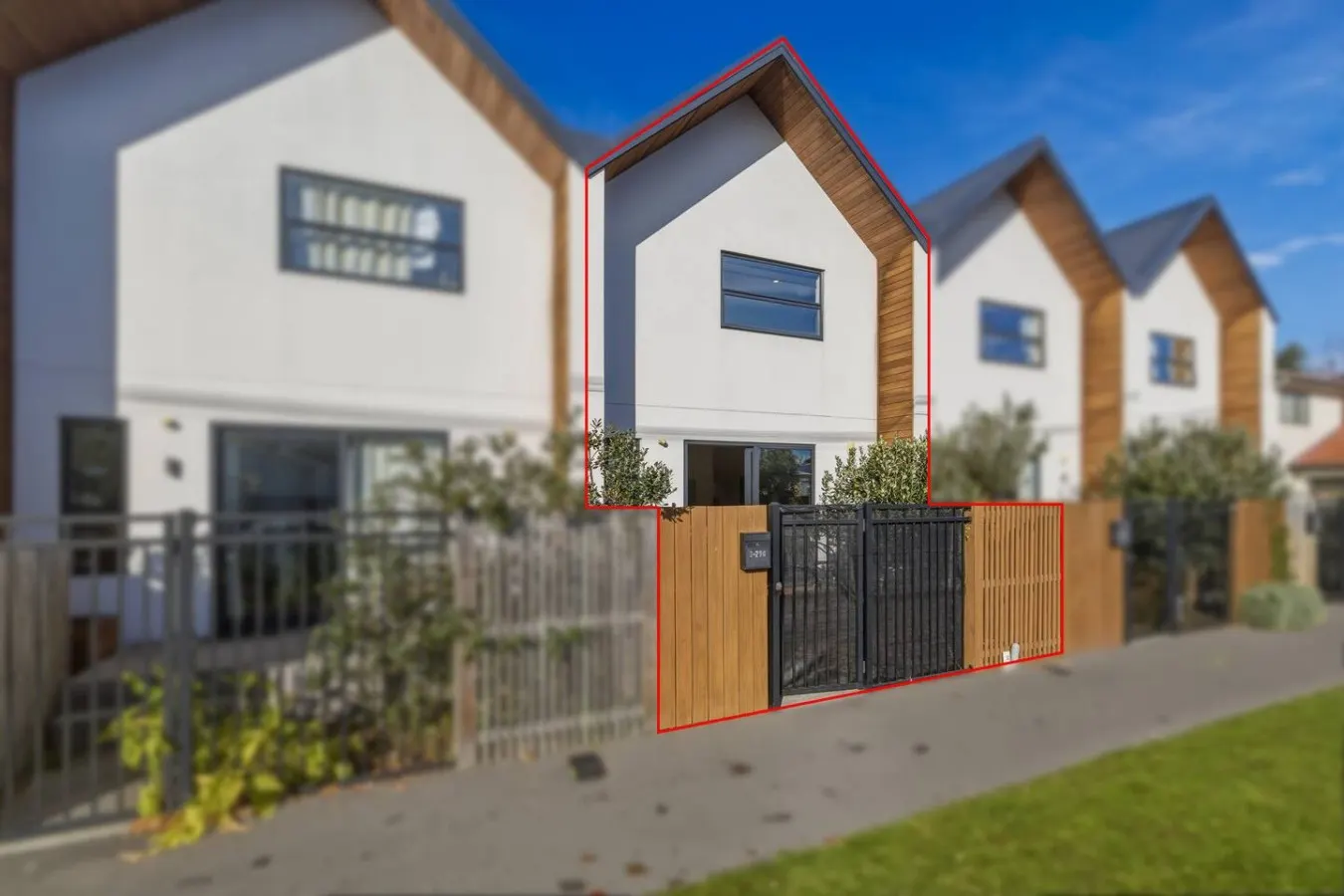 3 Ensuites 2 mins walk to the Stadium FREE parking