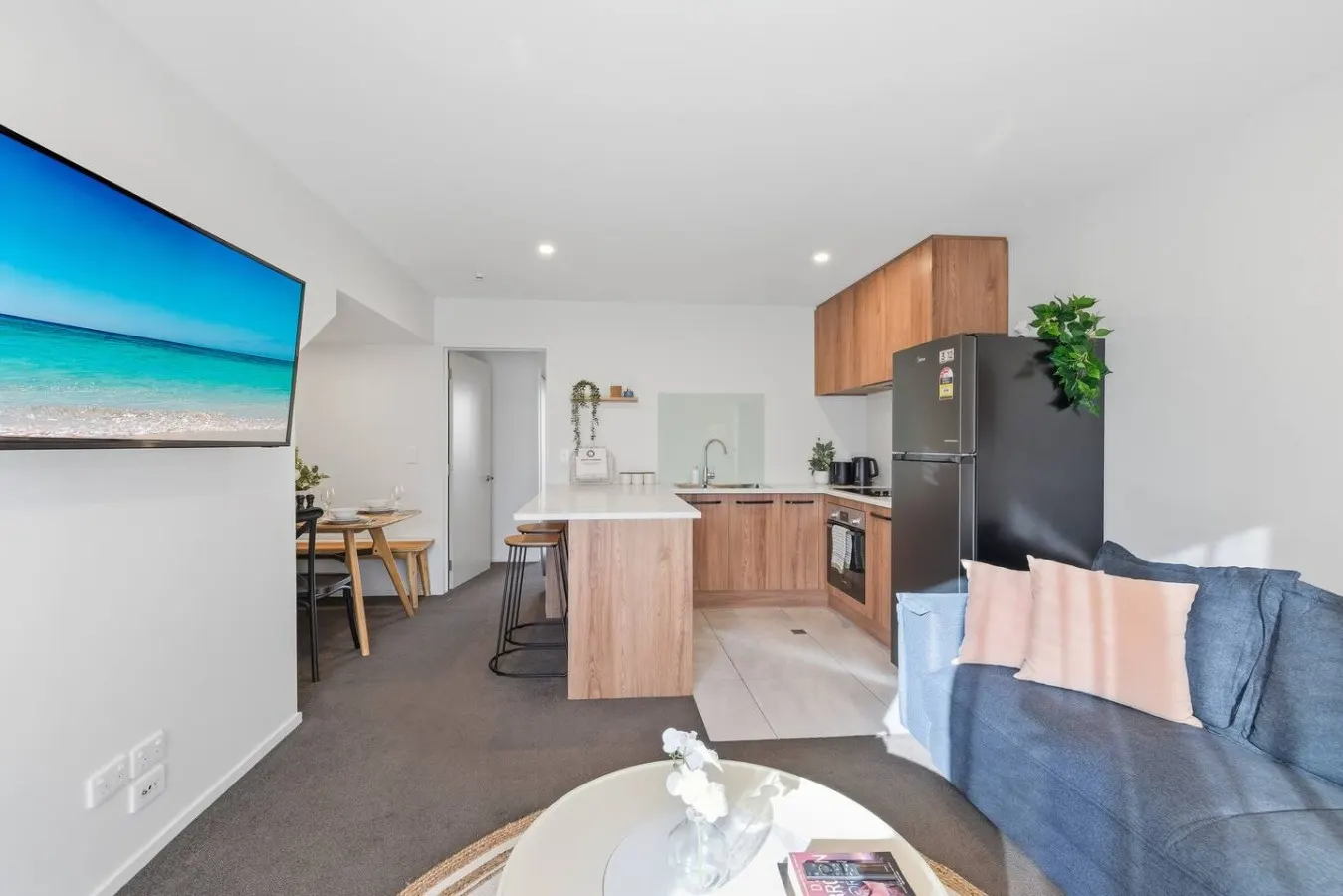 3 Ensuites 2 mins walk to the Stadium FREE parking 14