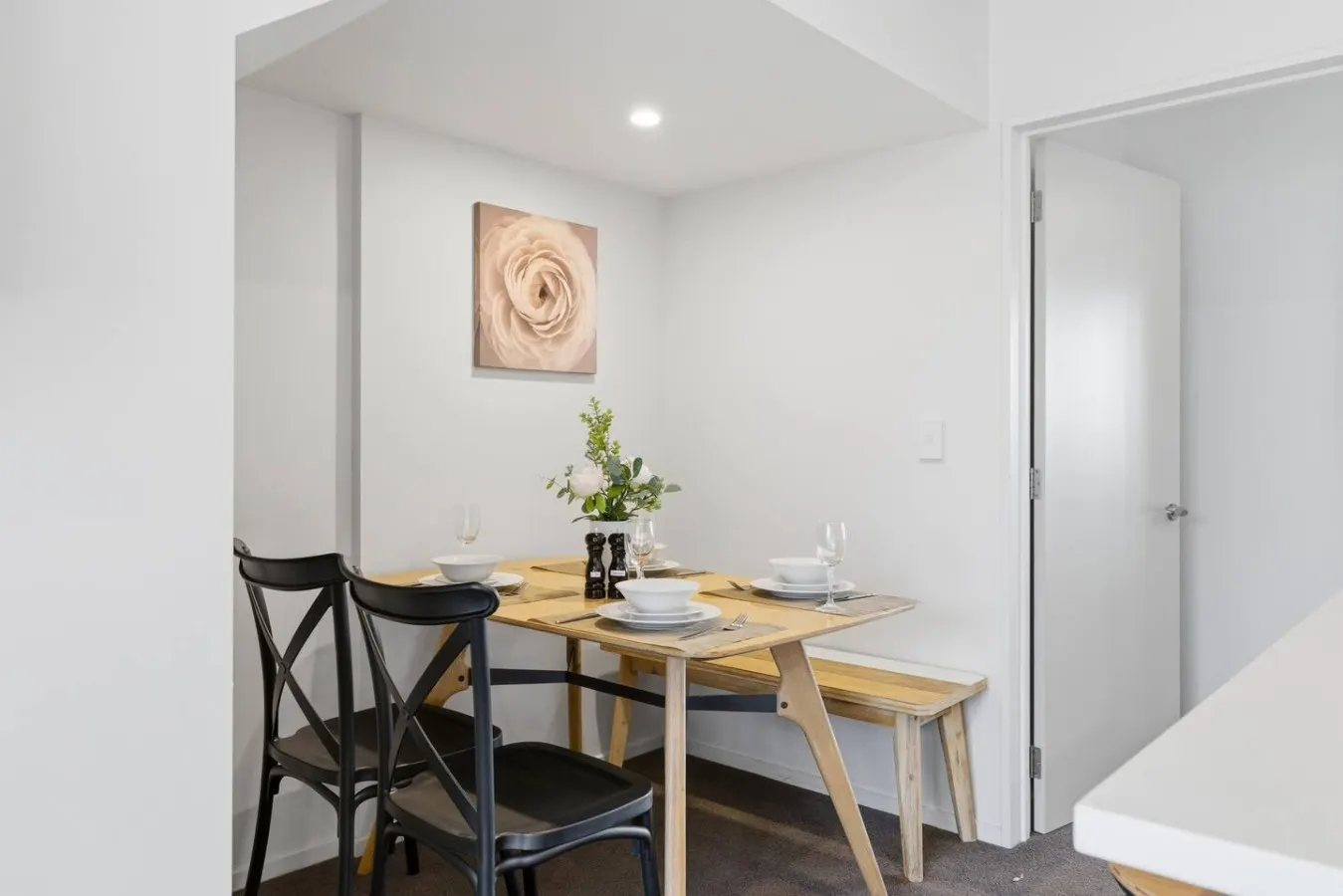 3 Ensuites 2 mins walk to the Stadium FREE parking 15