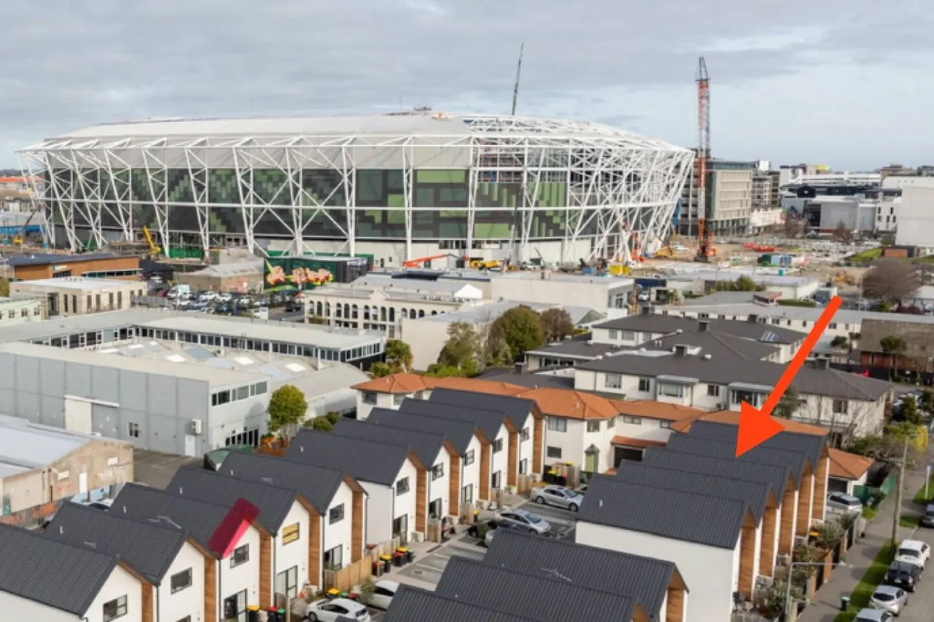 3 Ensuites 2 mins walk to the Stadium FREE parking 5