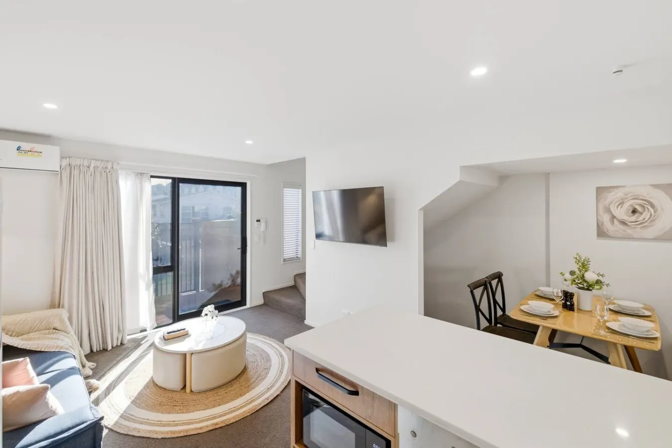 3 Ensuites 2 mins walk to the Stadium FREE parking 8
