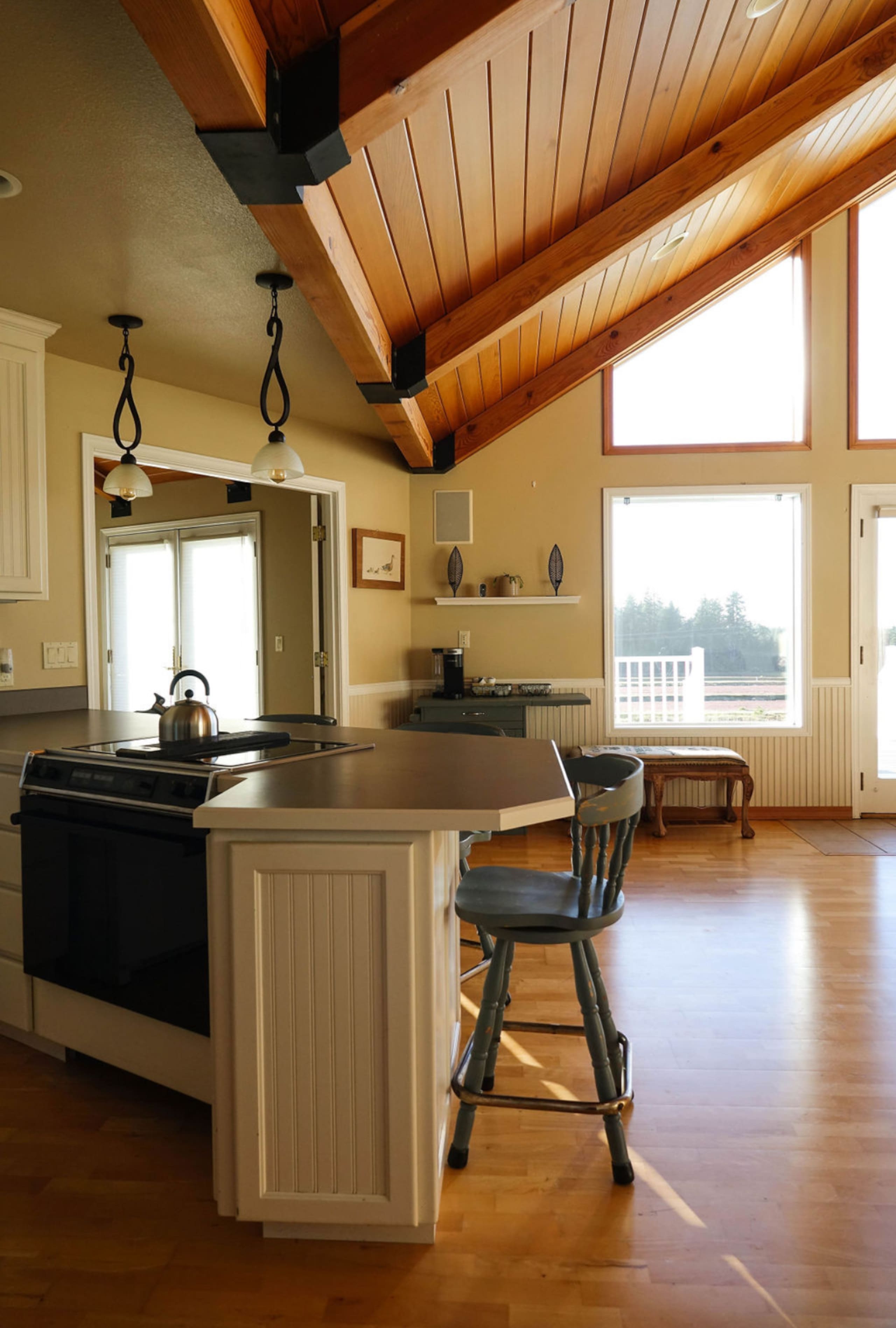 The Mulligan House—12 Miles to the Bandon Dunes 13