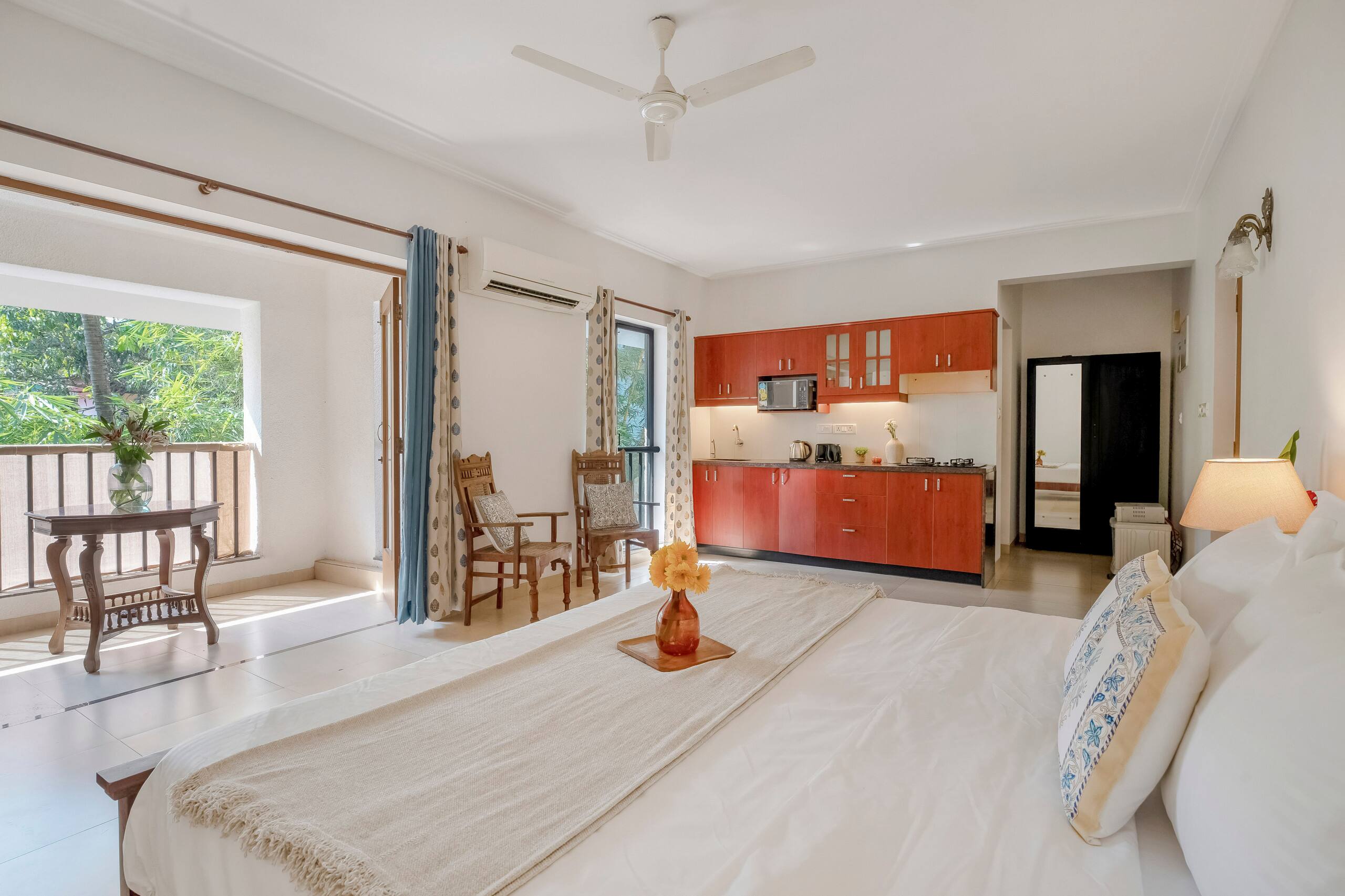 Stylish garden view studio in the heart of siolim 17