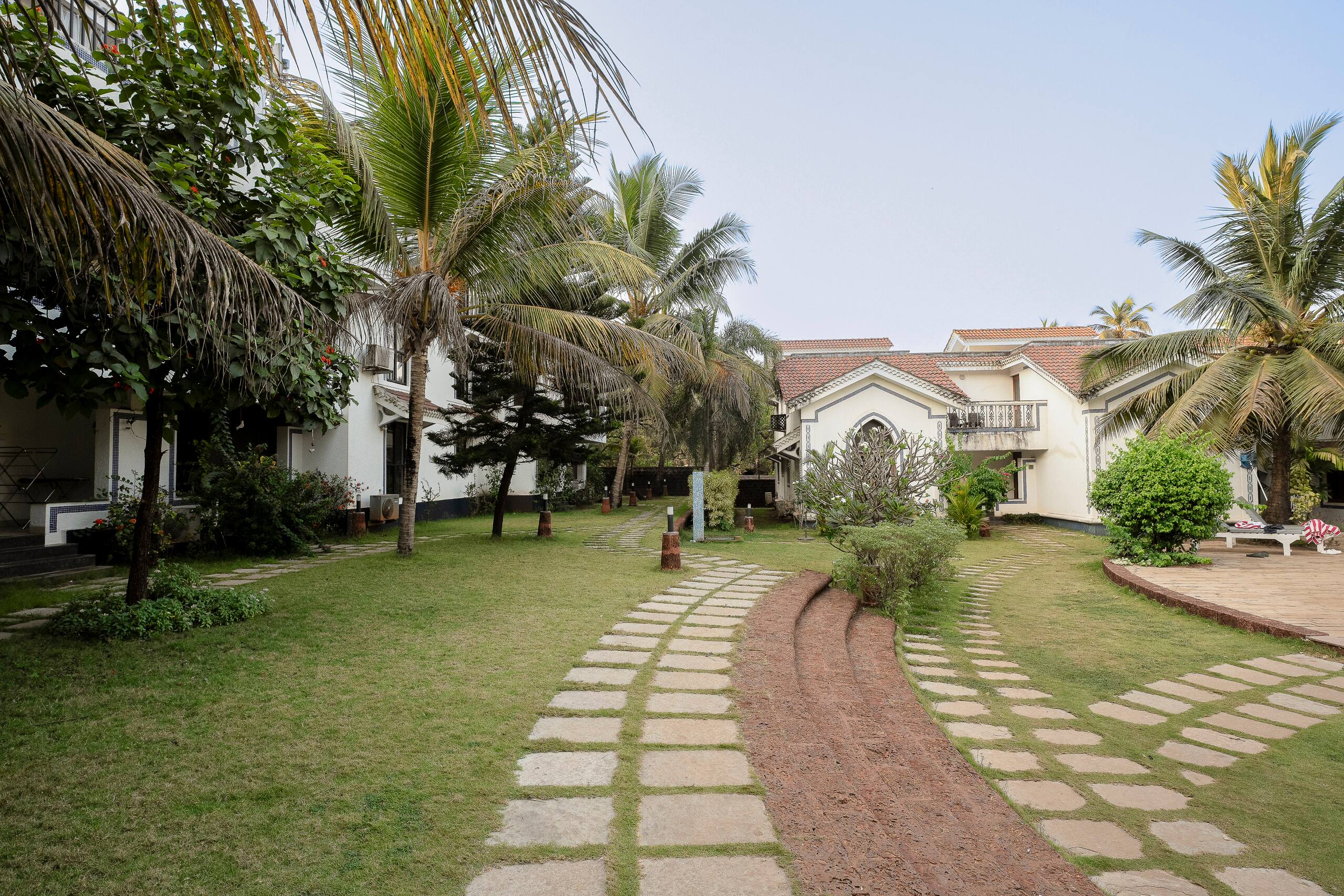 Stylish garden view studio in the heart of siolim 25