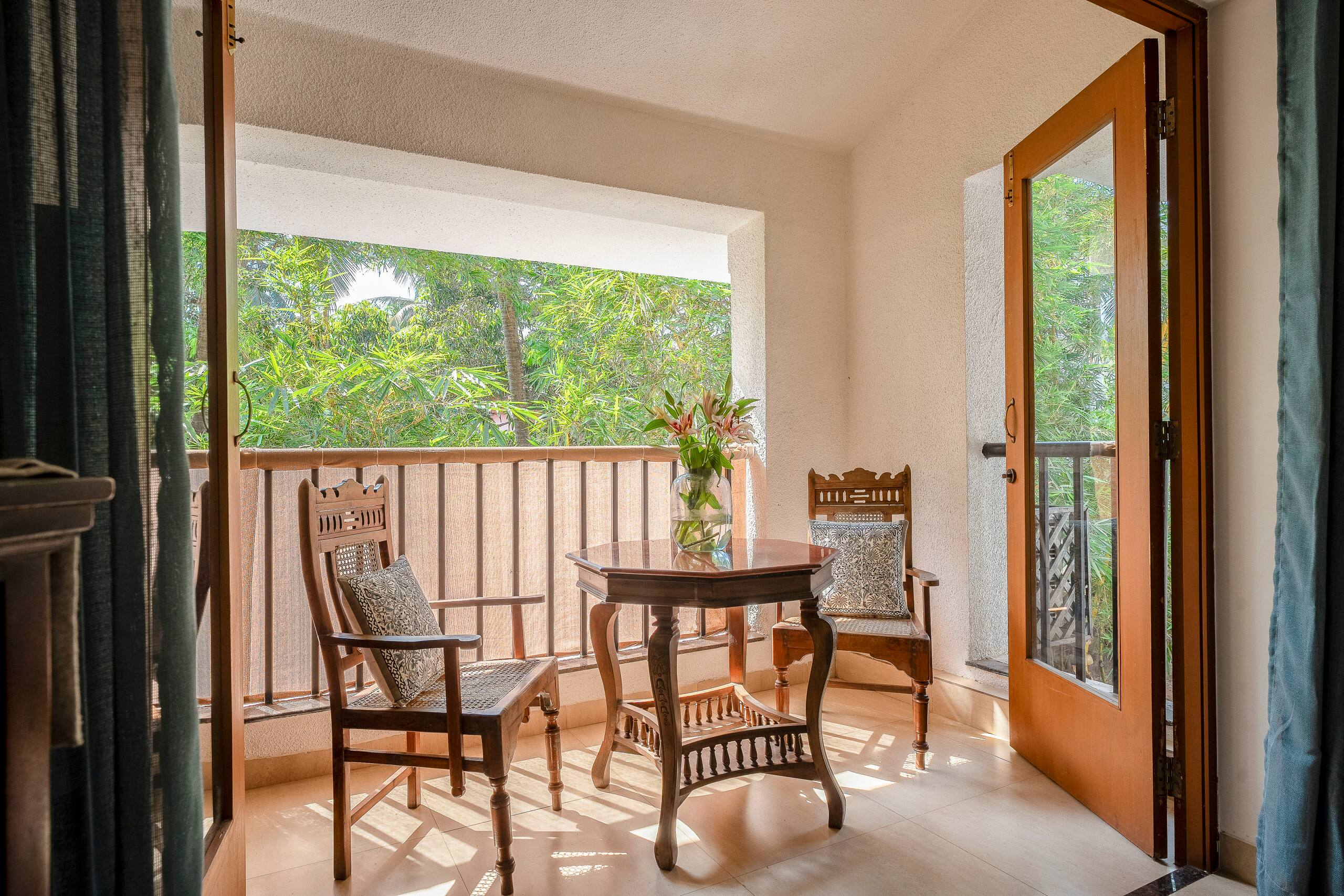 Stylish garden view studio in the heart of siolim 12