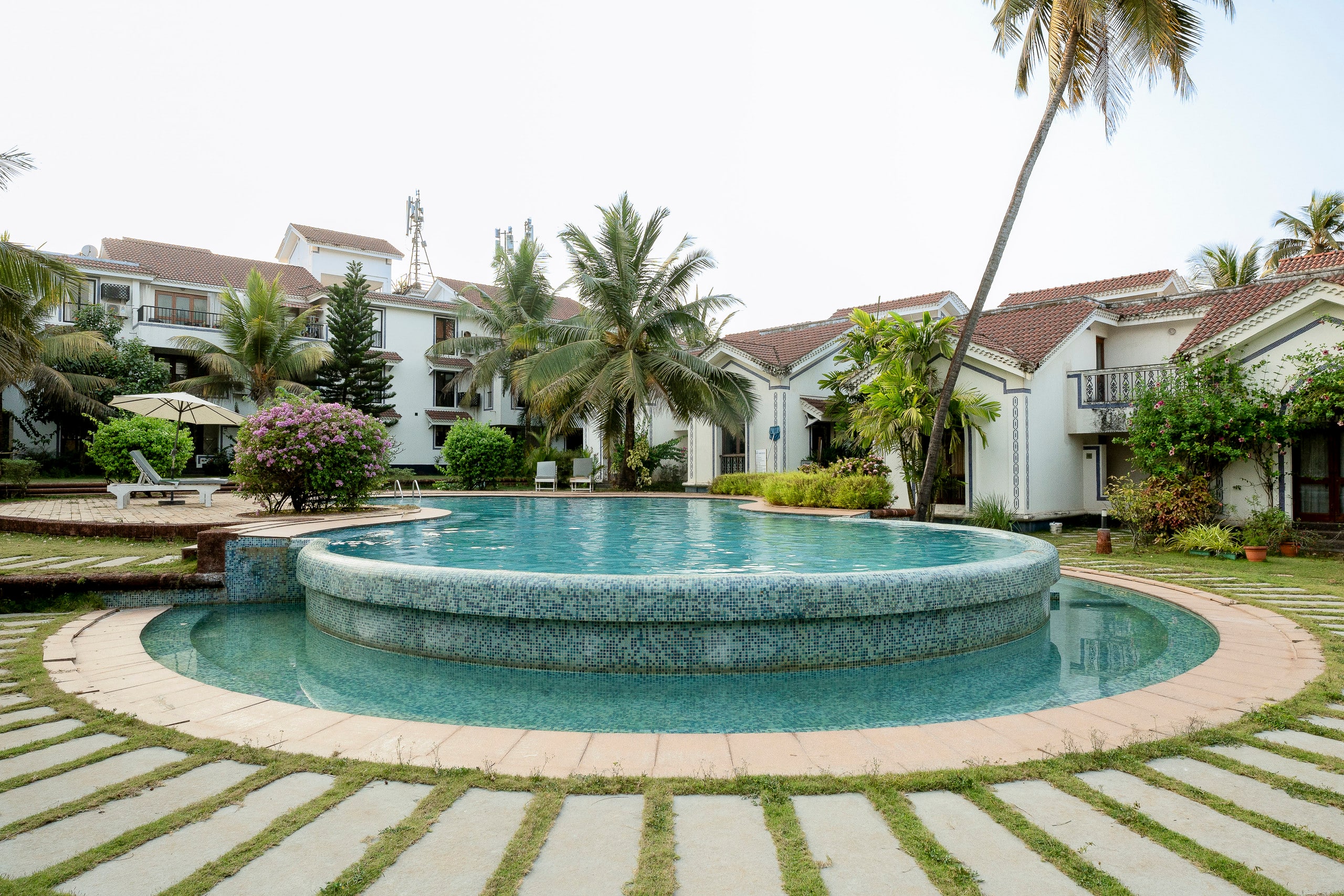 Stylish garden view studio in the heart of siolim 24