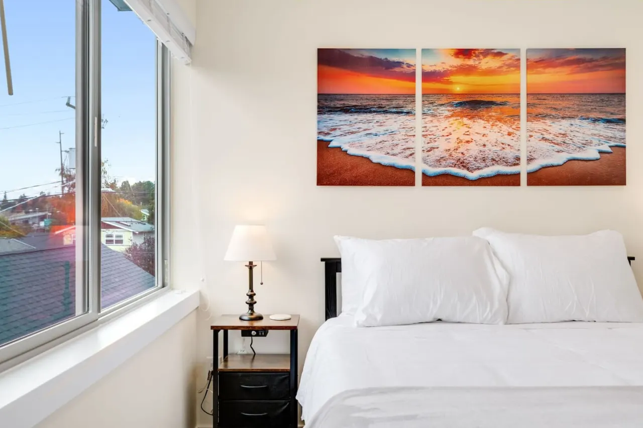 Urban Roosevelt/Greenlake Getaway 1