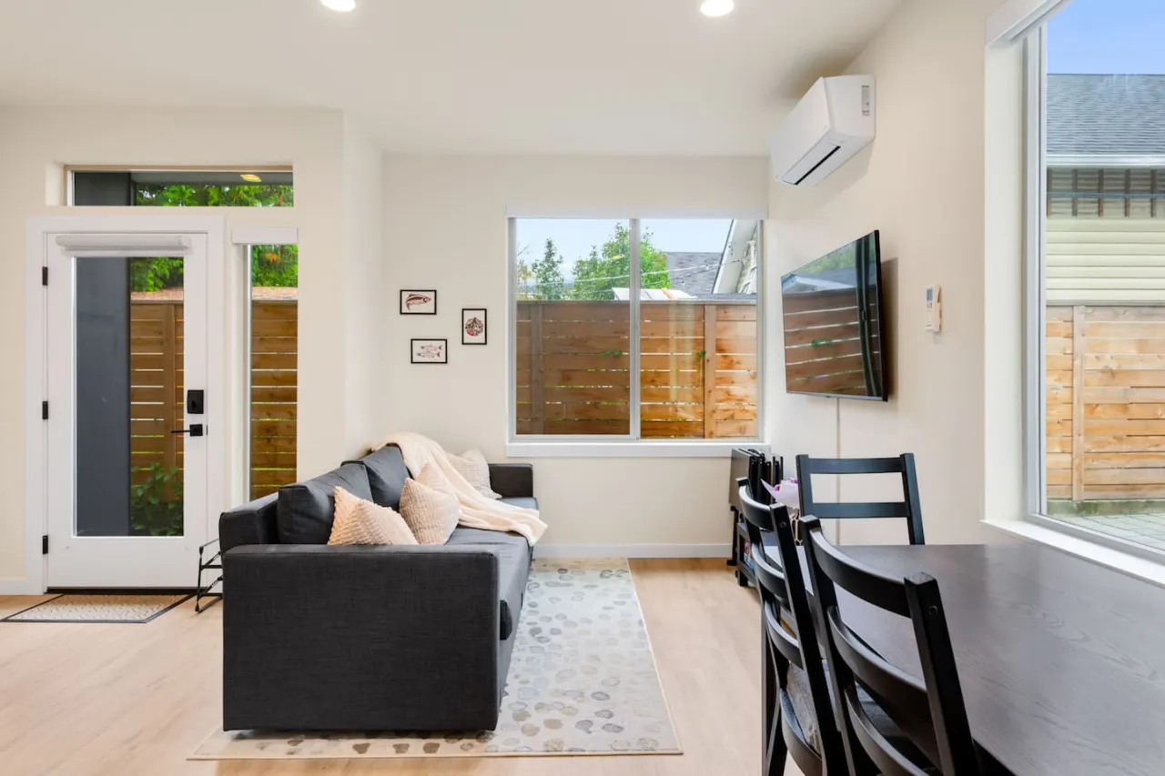 Urban Roosevelt/Greenlake Getaway 2