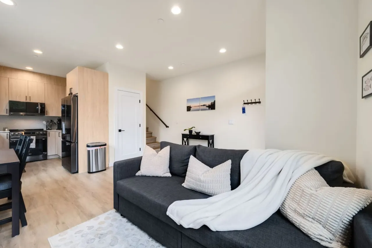 Urban Roosevelt/Greenlake Getaway 9
