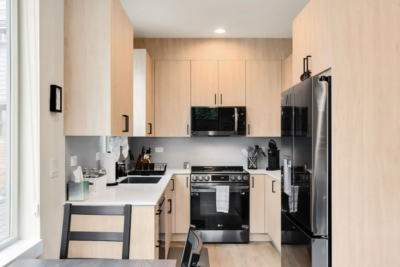 Urban Roosevelt/Greenlake Getaway 16