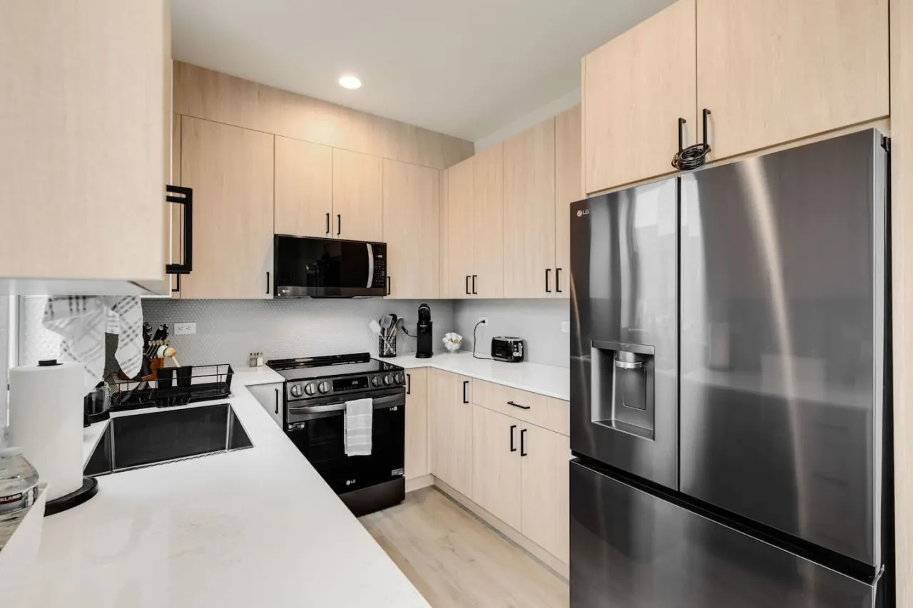 Urban Roosevelt/Greenlake Getaway 18