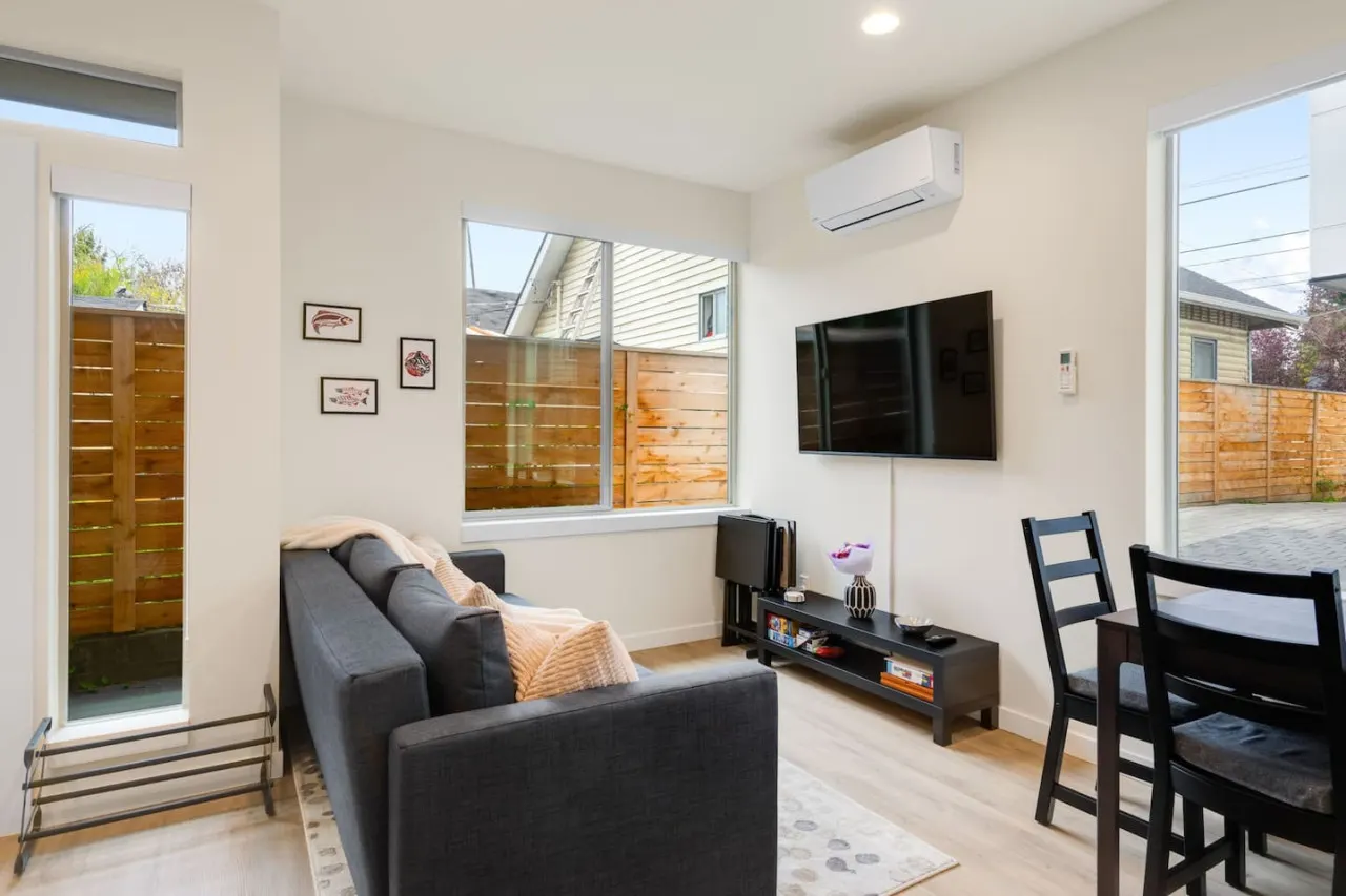 Urban Roosevelt/Greenlake Getaway 3