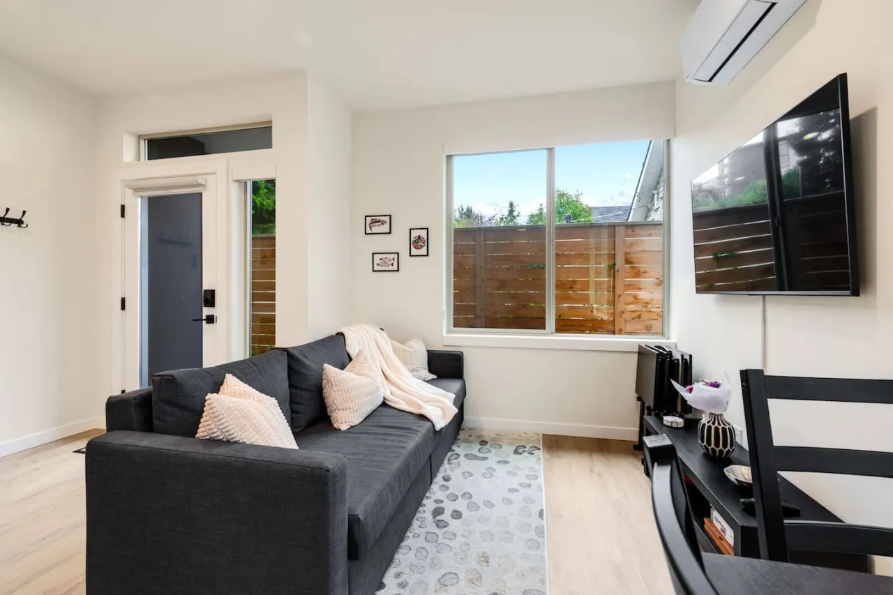 Urban Roosevelt/Greenlake Getaway 5